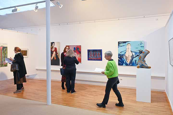 Impression aus der Jahresausstellung 2025 im Kunstverein Coburg (Bild 1)