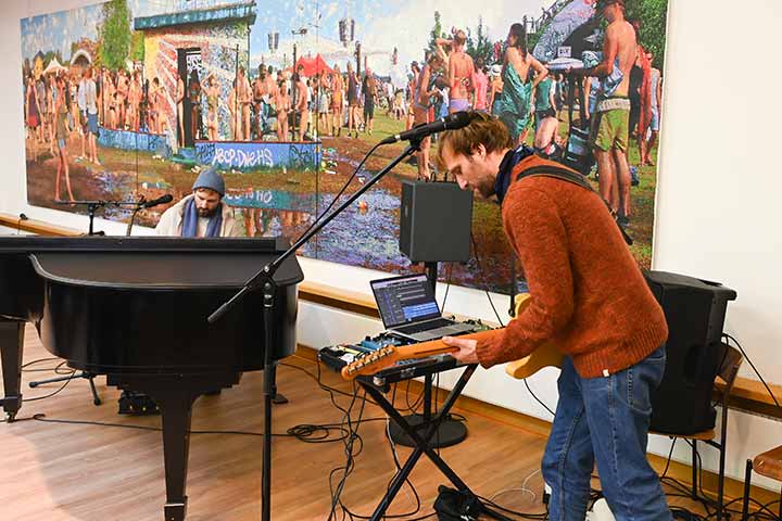 Impression der Vernissage der Ausstellung Römer + Römer im Kunstverein Coburg (Bild 3)
