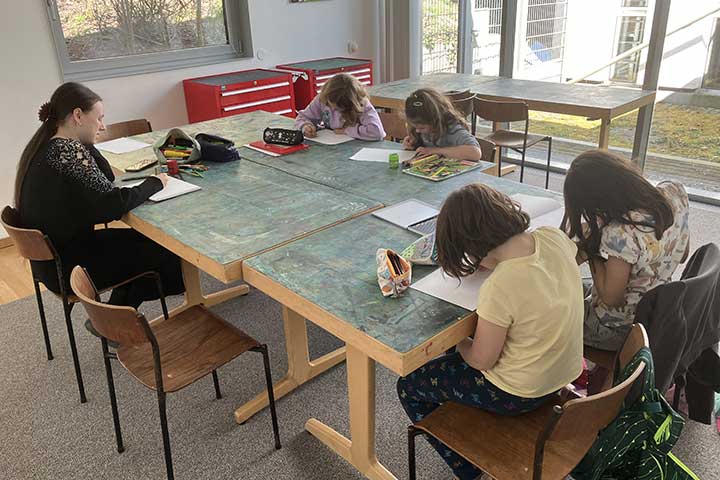Gemeinsames Malen im Workshop Malen mit Herz